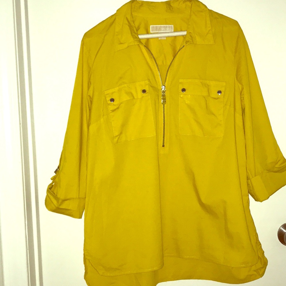 Michael Kors trendy yellow top